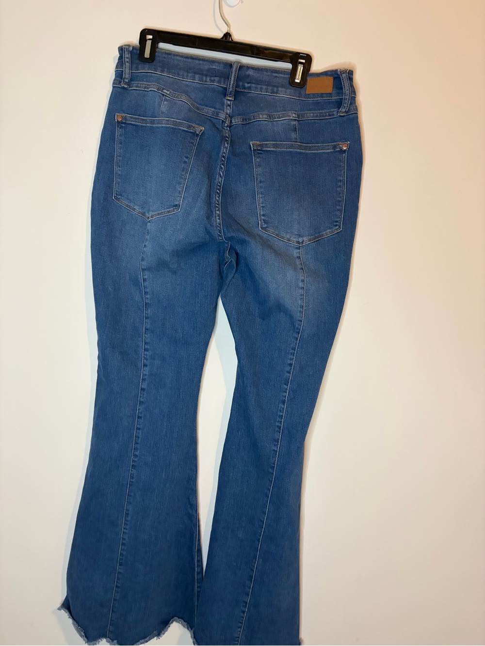 Judy Blue Mid-Blue High-Rise Flared Raw Hem Jeans Size 14W - Picture 3 of 6